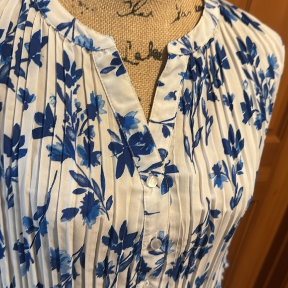 Like new Croft & Barrow Floral Women's Pleates 3/4 sleeve Top - Picture 2 of 7